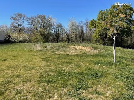 terrain 677 m² montanay