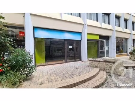 local commercial 109 m²