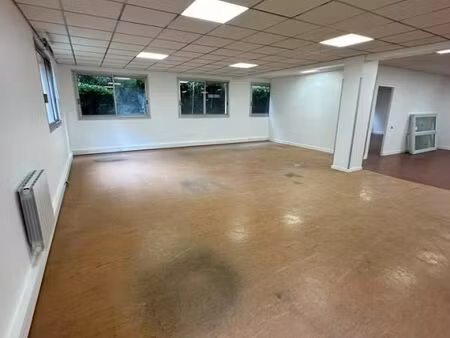 local d'activité 150 m²