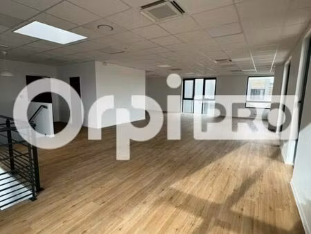 local d'activité 890 m²