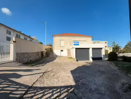local pro + logement de fonction – atelier 100 m²  parking – aubenas centre