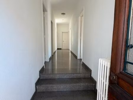 belle maison et garages parkings bail commercial 3/6/9 idéale pour une activité traiteur  