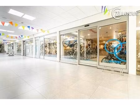 space commercial idéal au cœur de beveren !