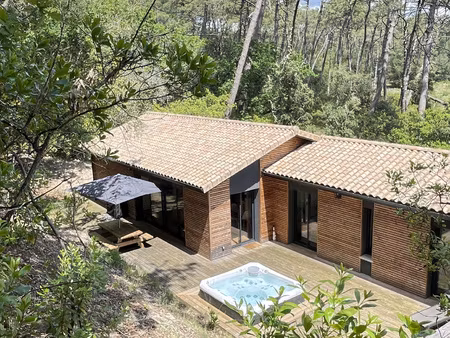 a vendre maison avec une piscine située proche du lac  3 cha