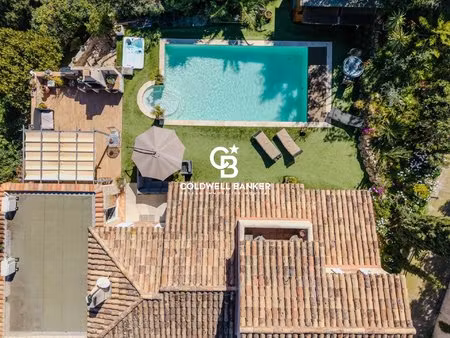 villa pleine de charme avec piscine proche centre ville