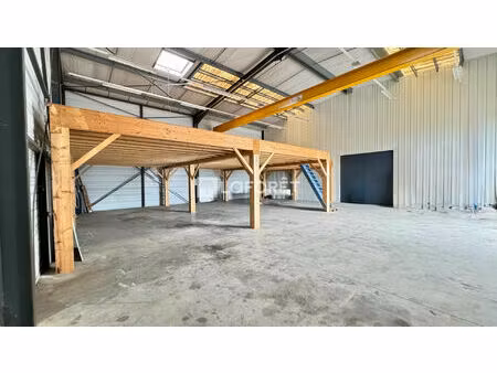 location commerce 361 m² à savigny (69210)