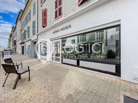 location local commercial pau 64000