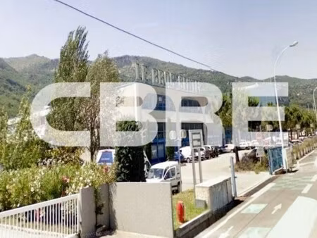 location local professionnel 277m²