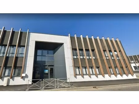 location local professionnel 750m²