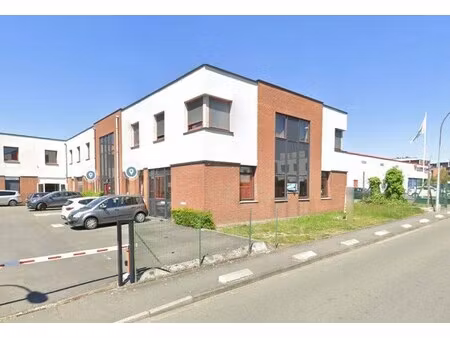 location local professionnel 167m²