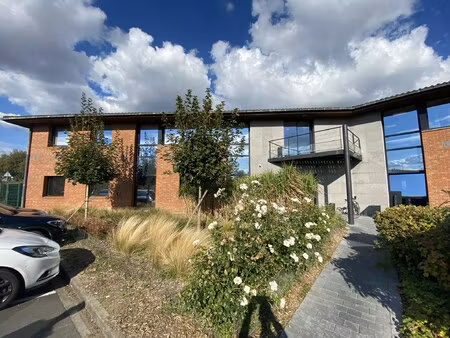 location local professionnel 170m²