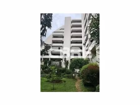 location local professionnel 382m²