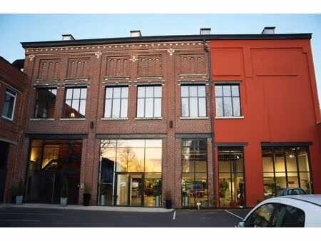 location local professionnel 2 570m²
