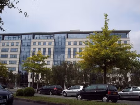 location local professionnel 8 940m²