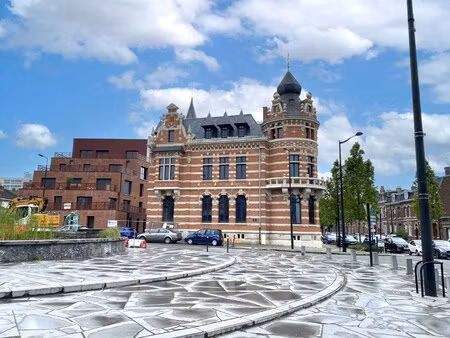 location local professionnel 766m²