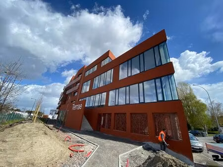 location local professionnel 971m²