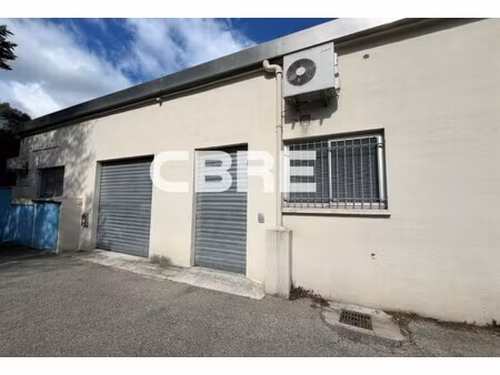 location local professionnel 404m²