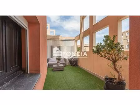 appartement 3 pièces en parfait état avec terrasse