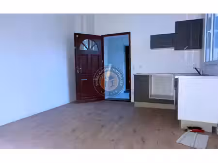 location appartement  m² t-2 à la fère  530 €