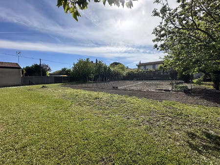 terrain à viabiliser d'environ 855 m2 - hors lotissement