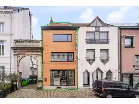 belle propriété commerciale dans un emplacement de choix à a