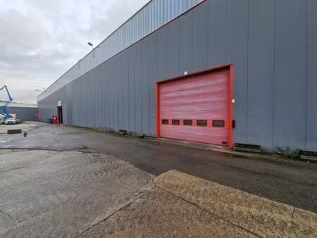 entrepôt de 2.100m²