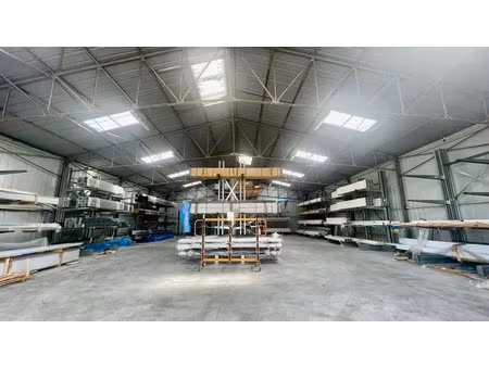 entrepôt 465 m² à louer saint denis les bourg