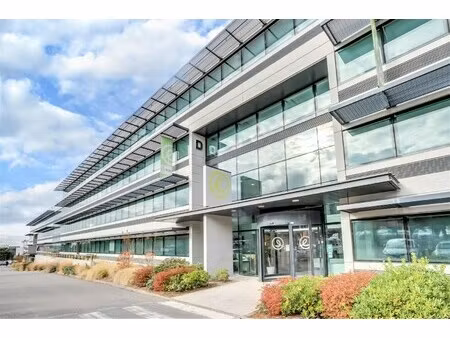 location local professionnel 6 155m²