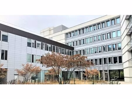 location local professionnel 12 658m²