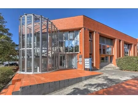 location local professionnel 1 773m²