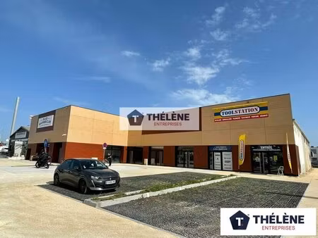 location local commercial 247m² lattes 34970