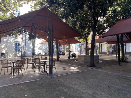 location local commercial 85m² nimes 30000