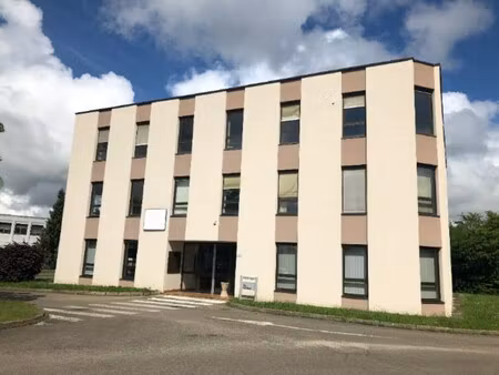achat local professionnel 683m²