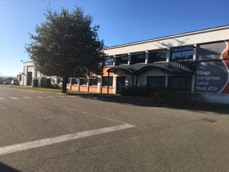 location local professionnel 469m²