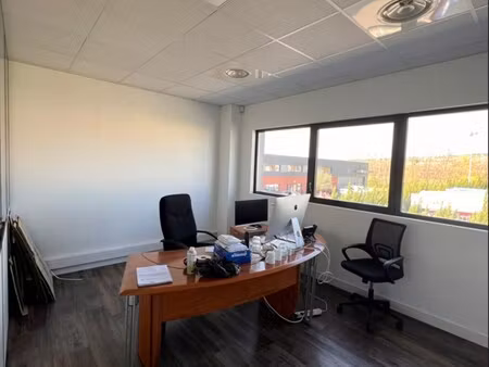location local professionnel 115m²
