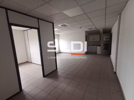 location local professionnel 140m² st pierre de chandieu 69780