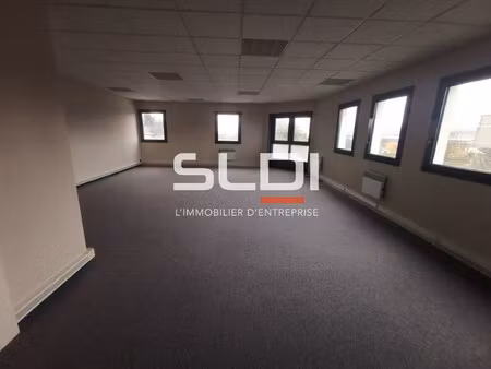 location local professionnel 151m² st quentin fallavier 38070