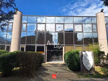 location local professionnel 1 335m² seyssinet pariset 38170