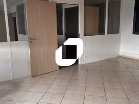 location local professionnel 213m² taluyers 69440