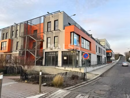 location local commercial 176m²