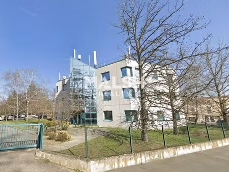 location local professionnel 150m²