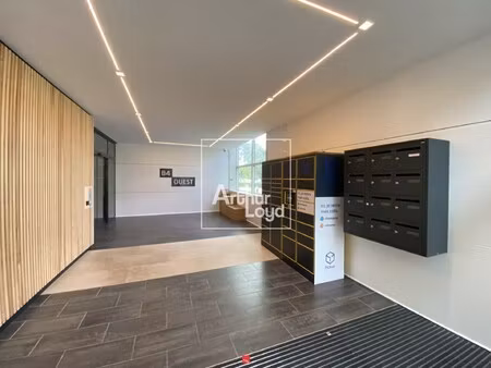 location local professionnel 914m² eybens 38320