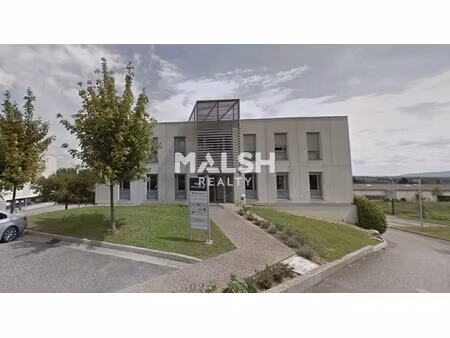location local professionnel 587m²