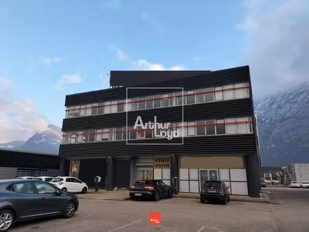 location local professionnel 411m² st egreve 38120