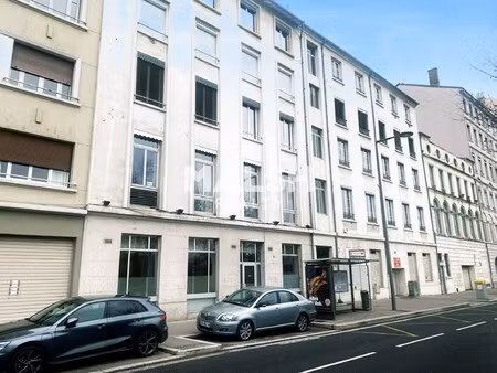 location local professionnel 110m²