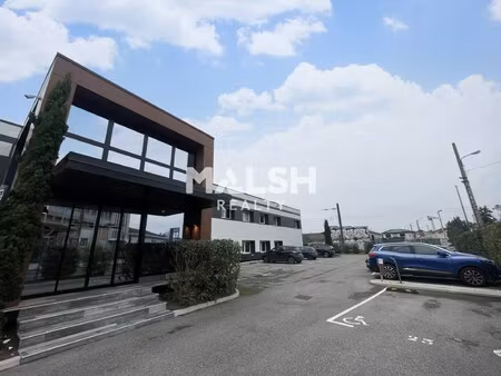 location local professionnel 112m²