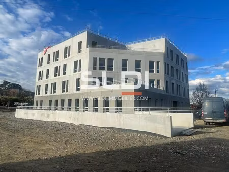 location local professionnel 785m² gleize 69400