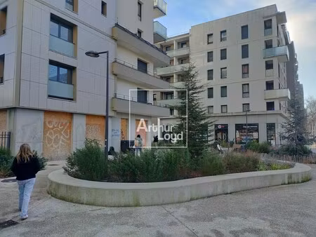 location local commercial 76m² grenoble 38100