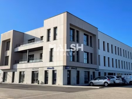 location local professionnel 1 486m²