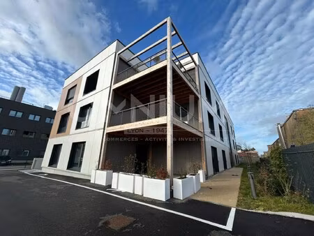 location local professionnel 1 114m² ste foy les lyon 69110